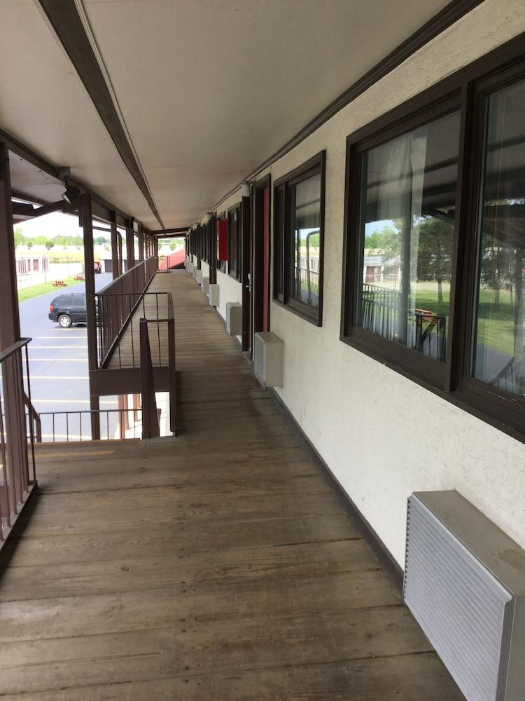 Econo Lodge Buffalo South Blasdell Exterior photo