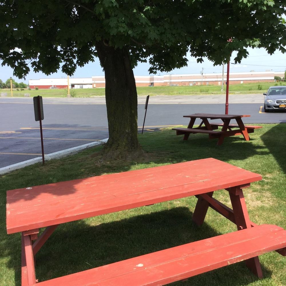 Econo Lodge Buffalo South Blasdell Exterior photo