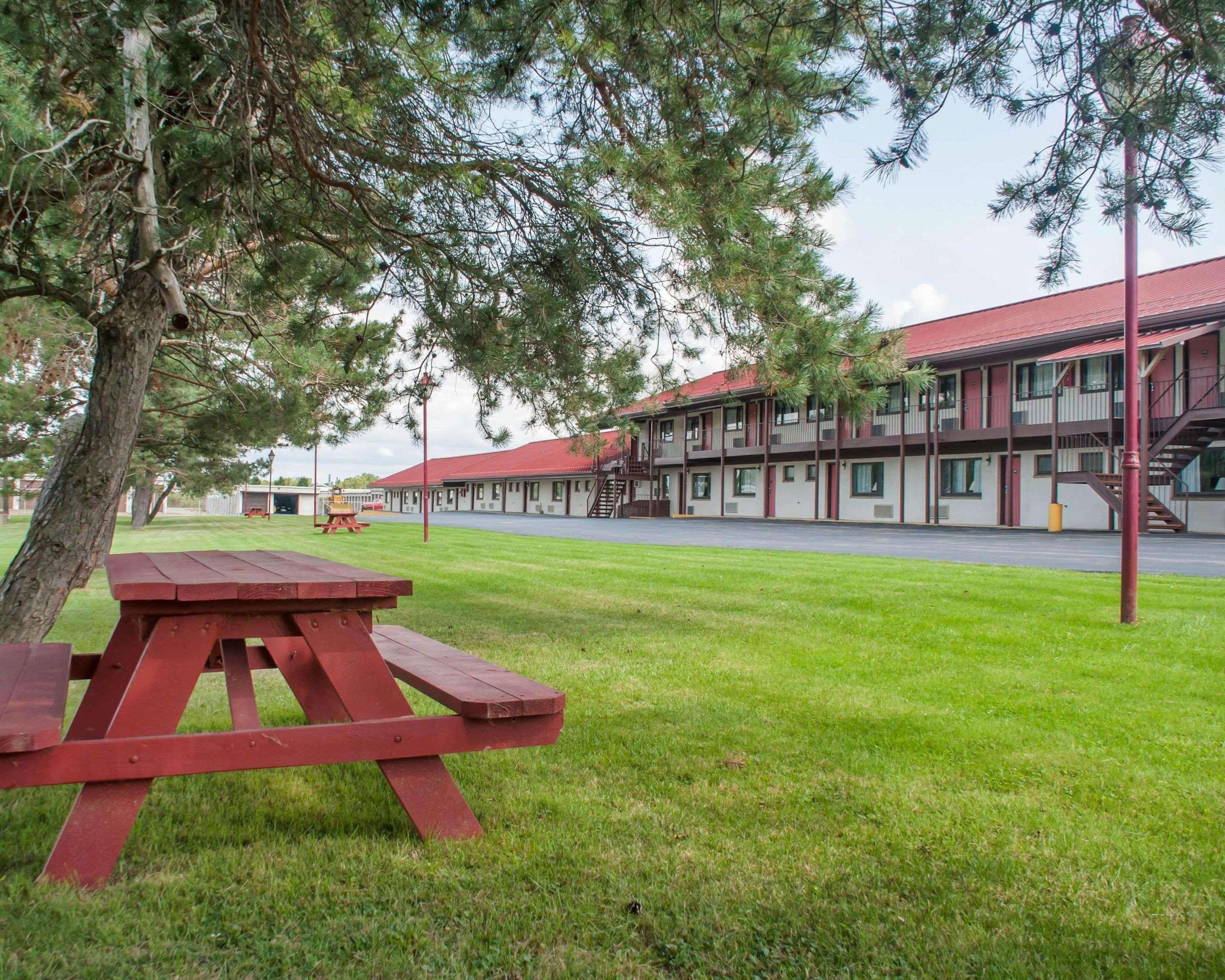 Econo Lodge Buffalo South Blasdell Exterior photo