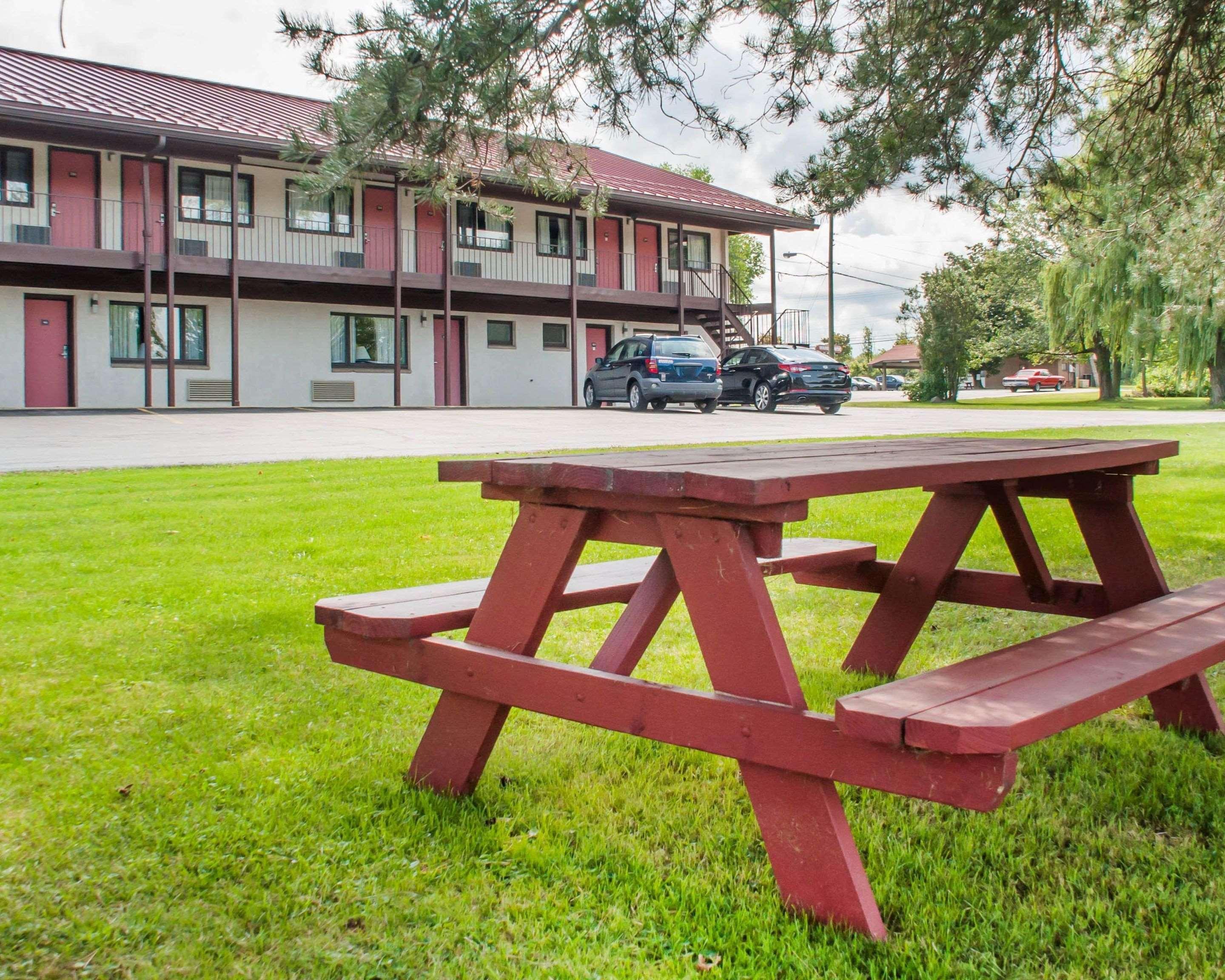 Econo Lodge Buffalo South Blasdell Exterior photo